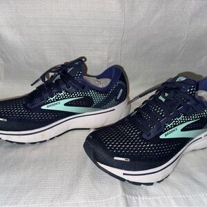 Brooks Women's Navy and Mint Athletic Shoes